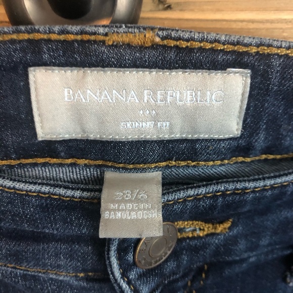 ⭐️ Banana republic skinny fit dark jeans size 28⭐️ - Picture 3 of 5